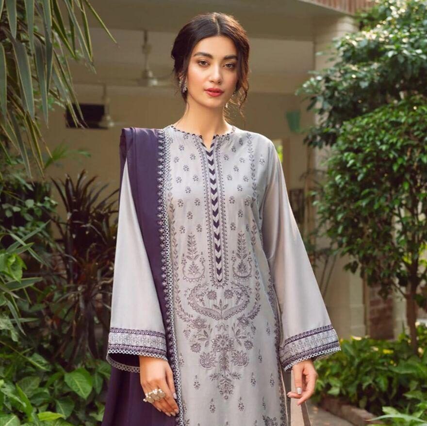 SUMMER COLLECTION - Lawn 3PC Embroidered
